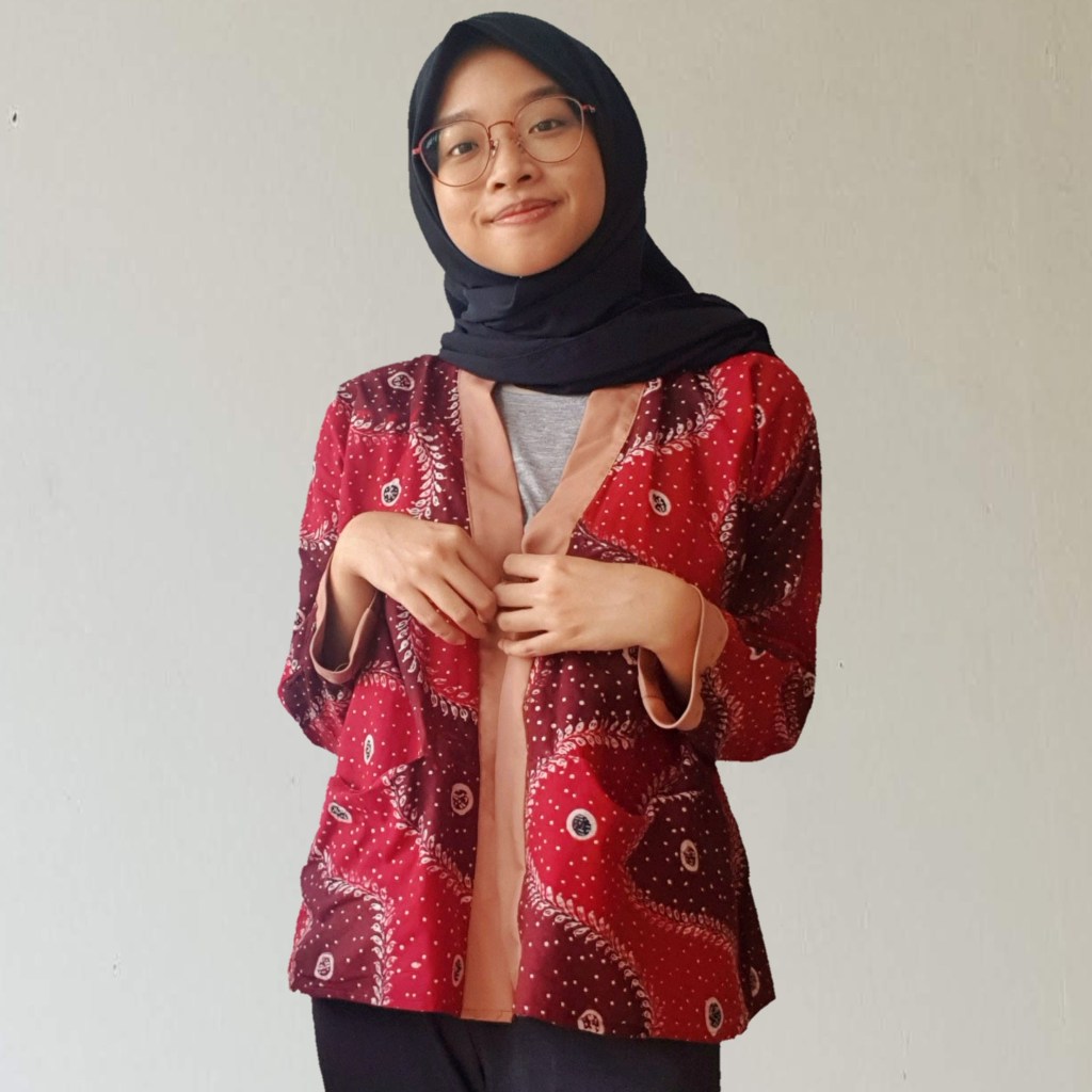 kardigan ungu dilihat dari depan