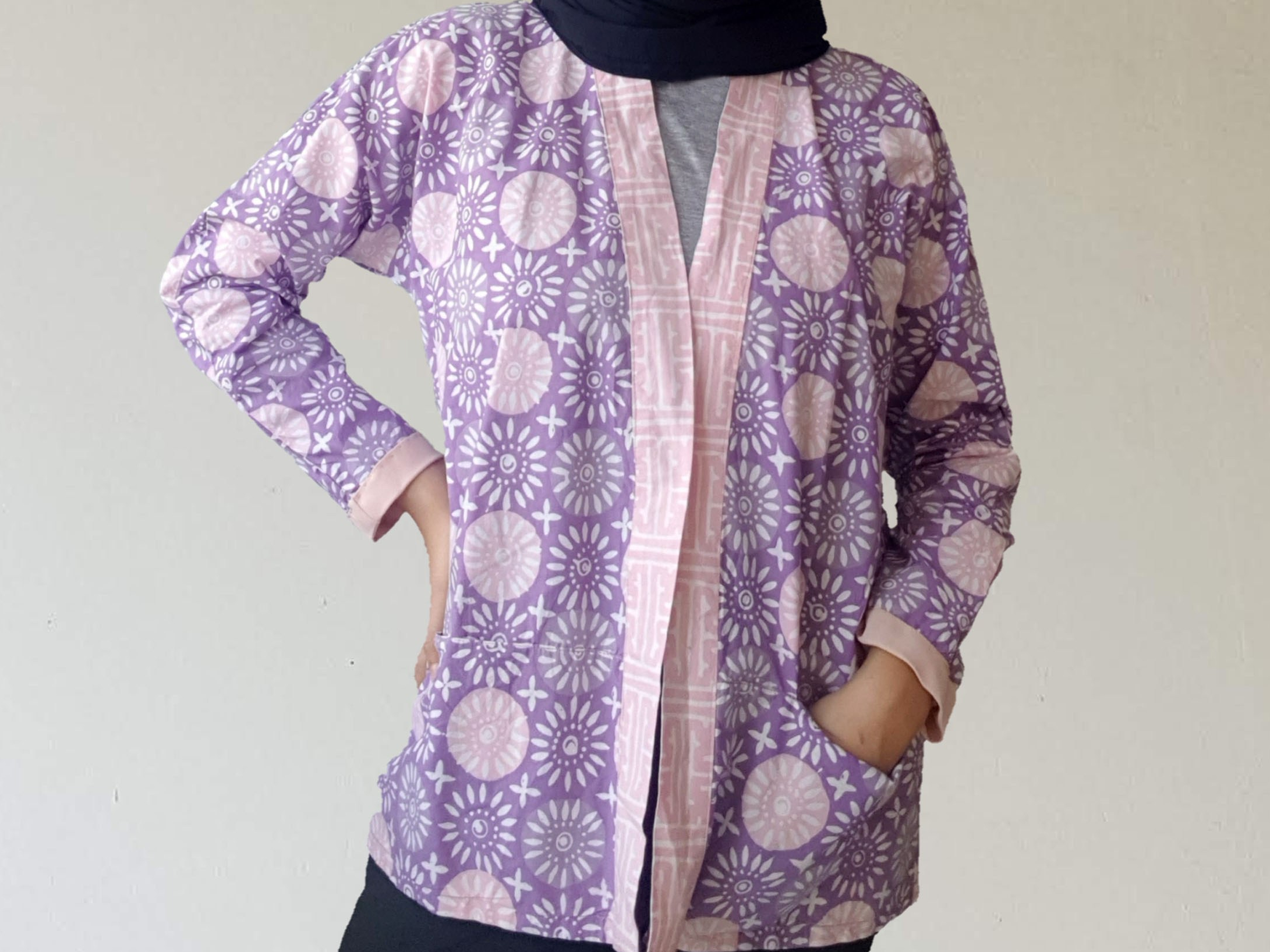 kardigan ungu dilihat dari depan