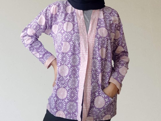 kardigan ungu dilihat dari depan